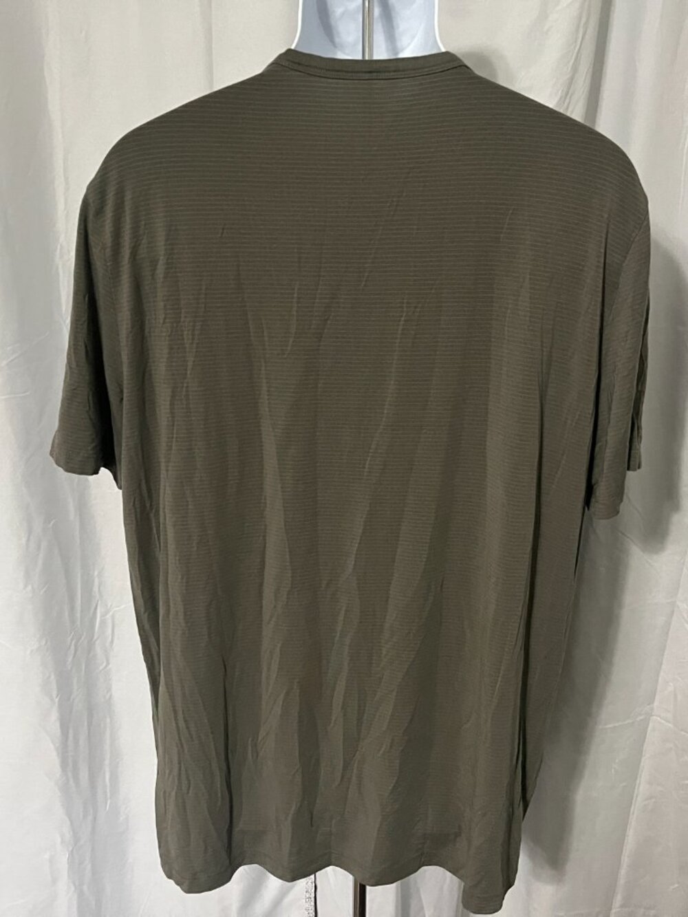 💪 Vuori Men's Green Striped Short Sleeve Stretch Athletic T-Shirt Large L EUC - Picture 3 of 5